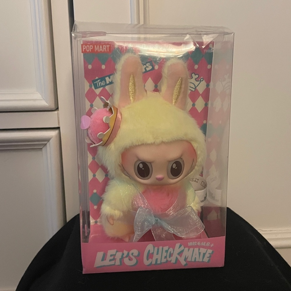 Pop Mart Let's Checkmate Queen